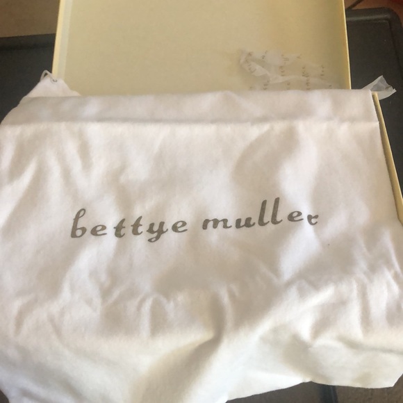 Bettye Muller 7.5 never worn open toed leather mule with silk tie with 3” heel - Picture 6 of 8